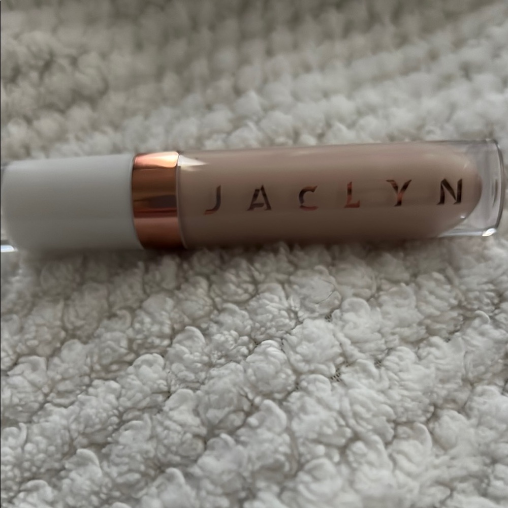 Jaclyn cosmetics concealer